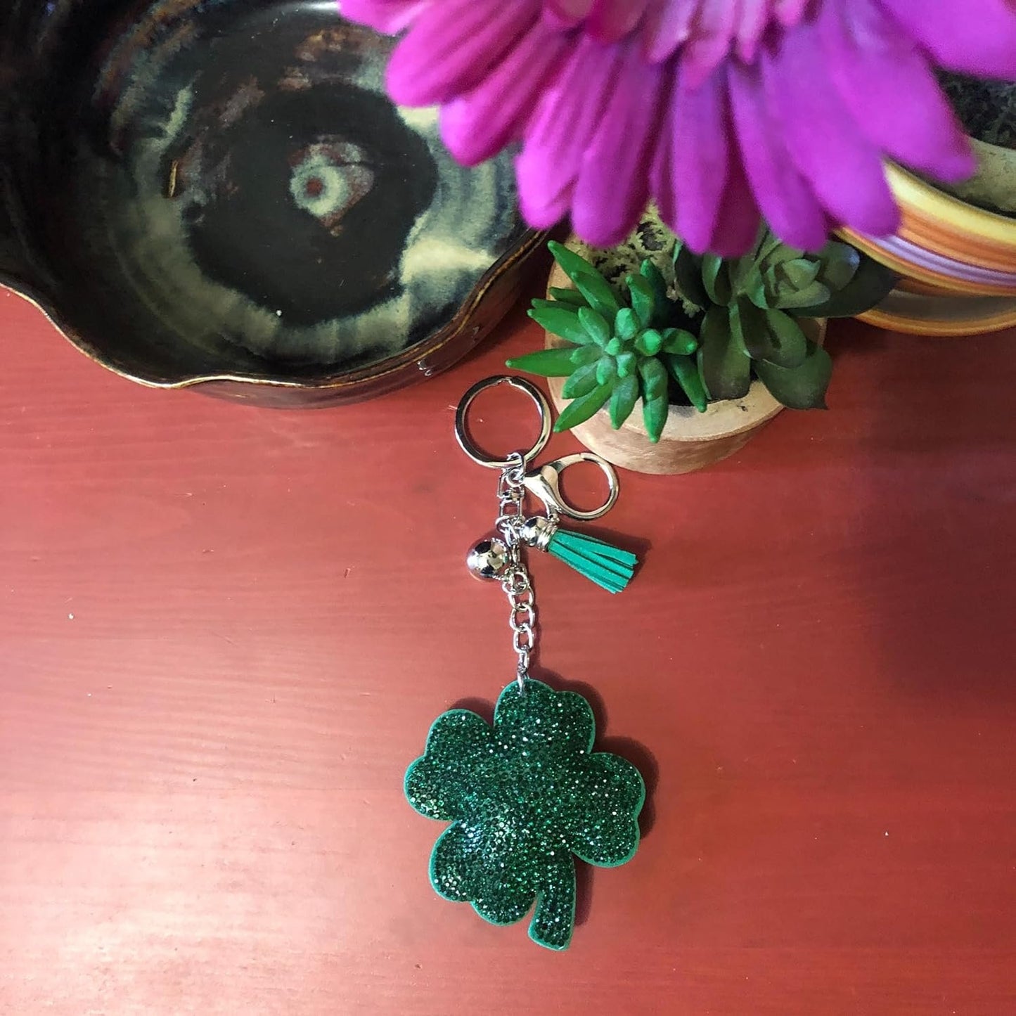 Popfizzy Green Shamrock Keychain for Women, Irish Gifts, Lucky Clover Keychain, Bling Backpack Keychain, Shamrock Purse Charm